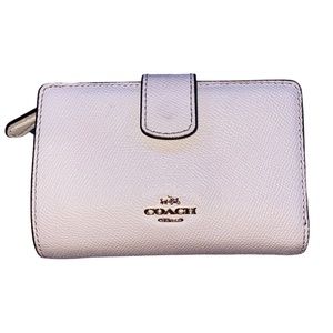 ‼️SOLD‼️White COACH Medium Corner Zip Wallet